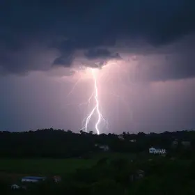 Barbacena deve ter um dia com trovões e raios