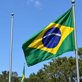 cerimônia de troca da bandeira nacional